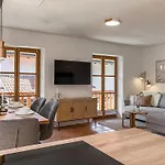 Alpinestay #1 - Fuer 6 - Bergblick, Balkon, Kamin, Kino, Yoga, Parkplatz