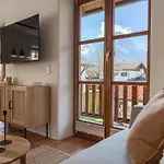 Alpinestay #1 - Fuer 6 - Bergblick, Balkon, Kamin, Kino, Yoga, Parkplatz *