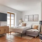 Alpinestay #1 - Fuer 6 - Bergblick, Balkon, Kamin, Kino, Yoga, Parkplatz