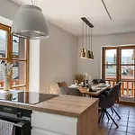 Alpinestay #1 - Fuer 6 - Bergblick, Balkon, Kamin, Kino, Yoga, Parkplatz *
