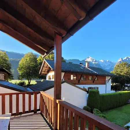 Апартаменти Alpinestay #1 - Fuer 6 - Bergblick, Balkon, Kamin, Kino, Yoga, Parkplatz