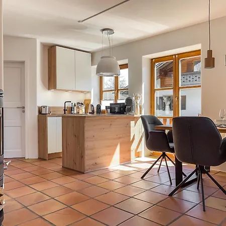Fuer 4 - Bergblick, Balkon, Kamin, Yoga, Parkplatz *