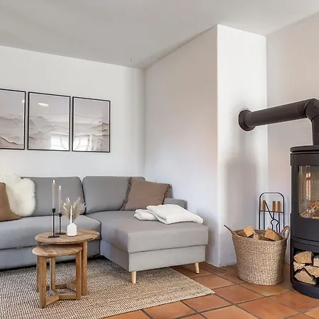 Апартаменти Alpinestay #1 - Fuer 6 - Bergblick, Balkon, Kamin, Kino, Yoga, Parkplatz