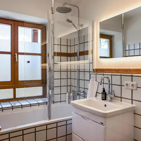 Apartment Fuer 4 - Bergblick, Balkon, Kamin, Yoga, Parkplatz Garmisch-Partenkirchen