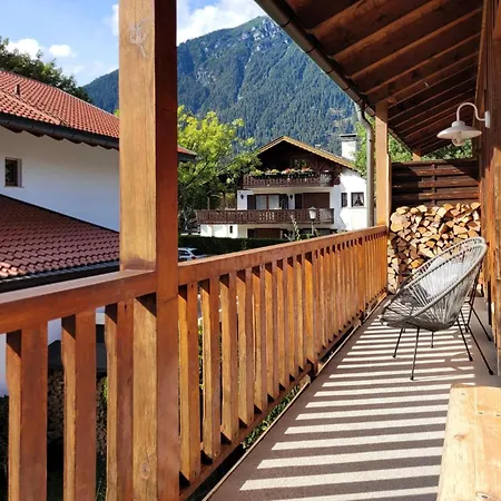 Fuer 4 - Bergblick, Balkon, Kamin, Yoga, Parkplatz Apartment *